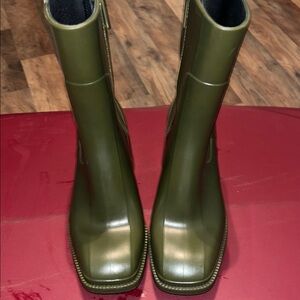 Stylish Green Women's Boots size 7